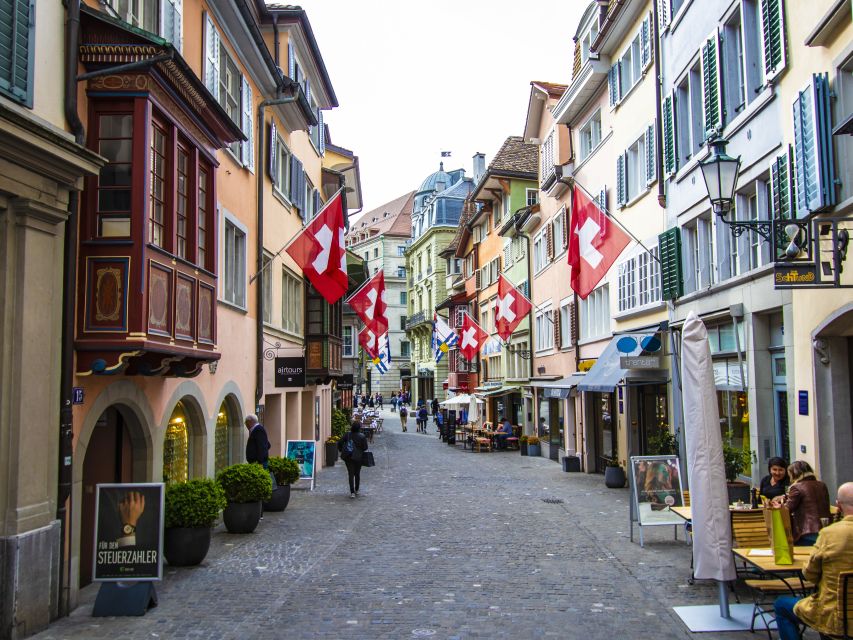 Zurich: Insta-Perfect Walk With a Local - Key Points