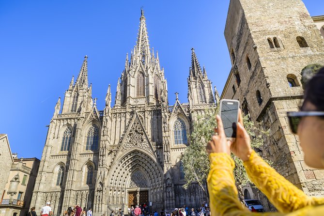 360ª Barcelona: Old Town, Helicopter & Sailing Small Group Tour