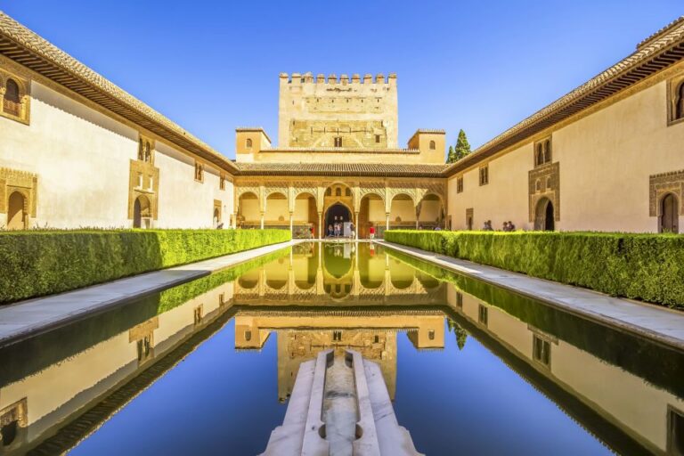 Alhambra and Albaicín Full-Day Private Tour From Seville