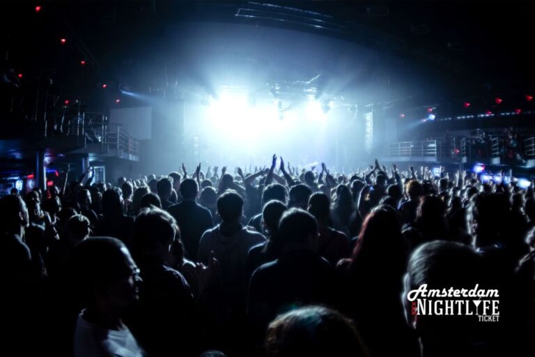 Amsterdam: Tour De BonTon Club Tour and 15 Nightclubs Entry