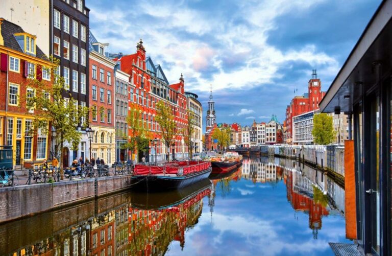 Amsterdam: Walking Tour With Audio Guide on App