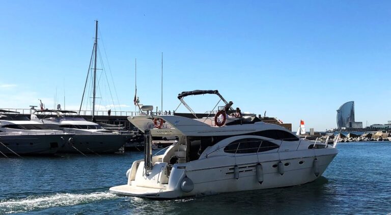 Barcelona: Private Yacht Cruise With Guide