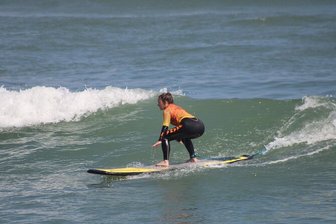 Beginner Surf Lesson in Lima, Perú