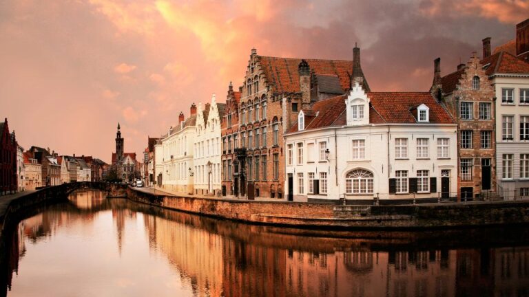 From Amsterdam: Bruges Guided Day Trip in English