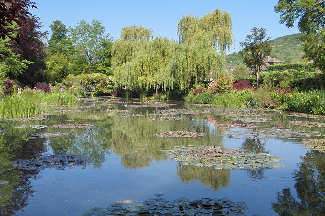 Giverny Half Day Guided Trip With Monets House & Gardens From Paris by Minivan