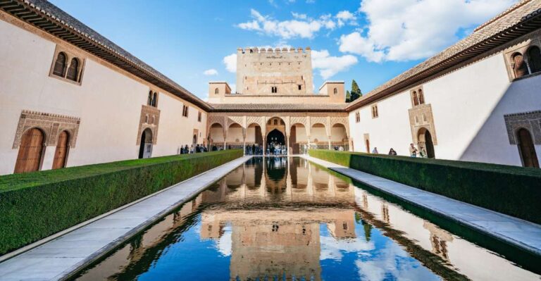 Granada: Alhambra Guided Tour With Nasrid Palaces & Gardens