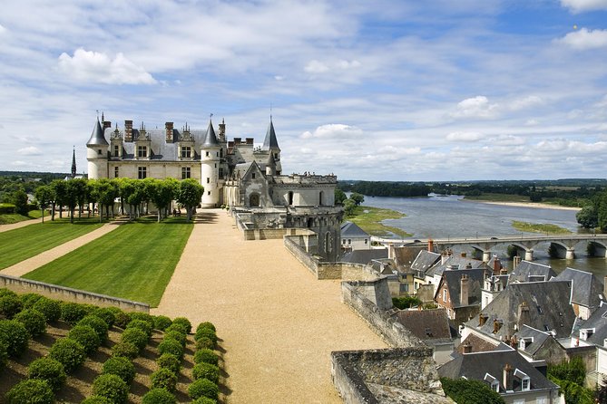Incredible Loire Castles Tour With Wine Tastings and Lunch - Tour Highlights