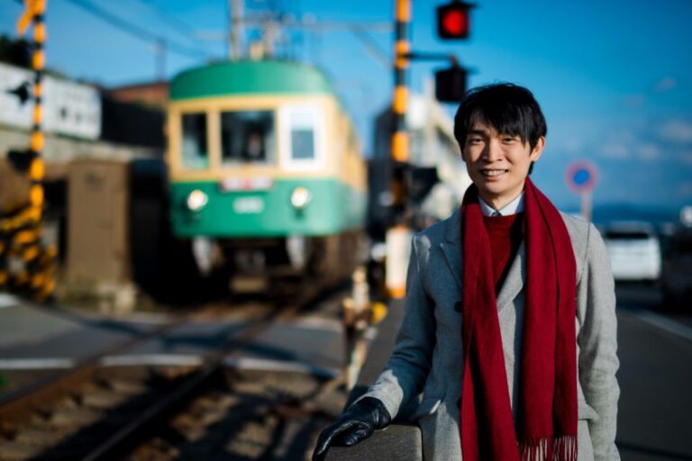 Kamakura Tour With Pro Photographer: Anime Train & Fuji View