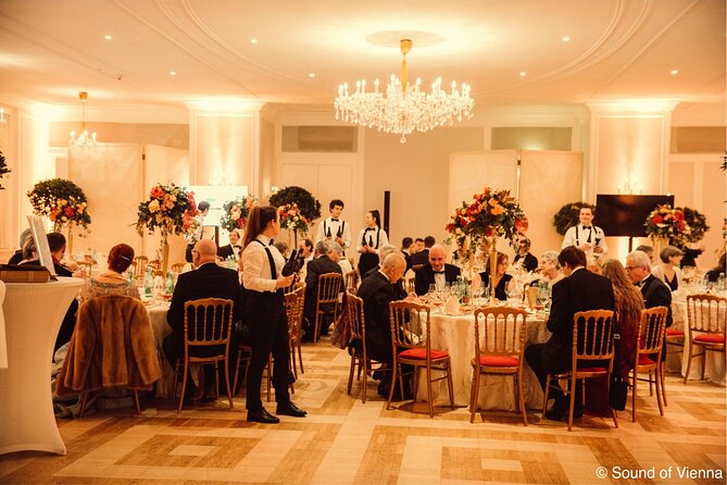 Kursalon Vienna: Strauss and Mozart Concert With 4-Course Dinner - Venue and Performance Highlights