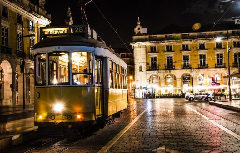 Lisbon: Private Night Tour With Fado Dinner Show