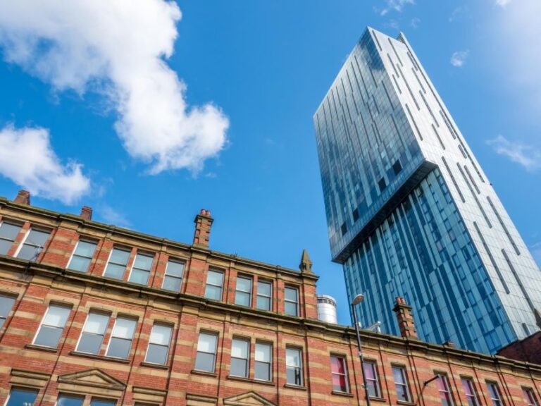 Manchester: Express Walk With a Local in 60 Minutes