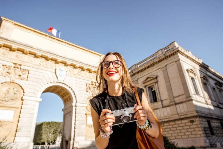 Montpellier: Express Walk With a Local in 60 Minutes