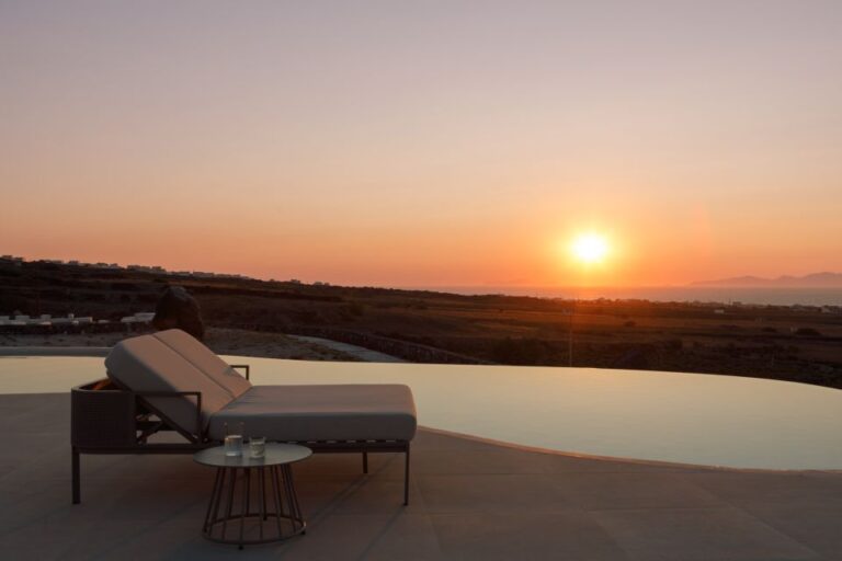 Oia: Retreat Infinity Pool Ticket With Sea and Sunset Views