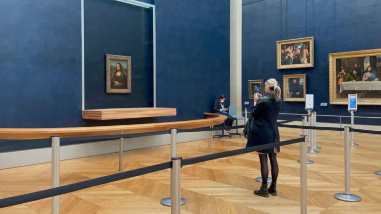 Paris: Louvre Museum Mona Lisa First Viewing Semi-Private
