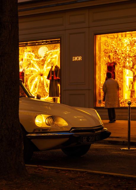 Paris: Private Guided Tour and Photos in a Vintage Citroën Ds