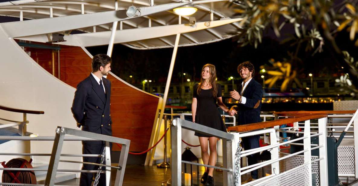 Paris: Valentine Day Dinner Cruise on the Seine River - Location and Provider