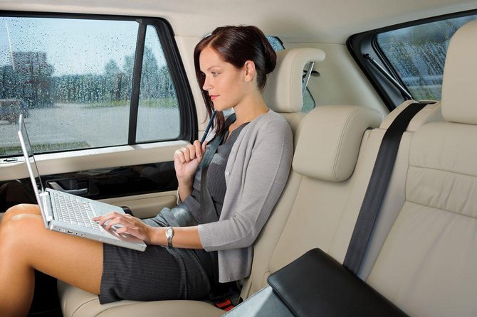 Private Shuttle From Charles De Gaulle Airport to Paris: Premium Service