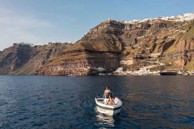 Santorini License-Free Boat Rental: Be a Captain for a Day