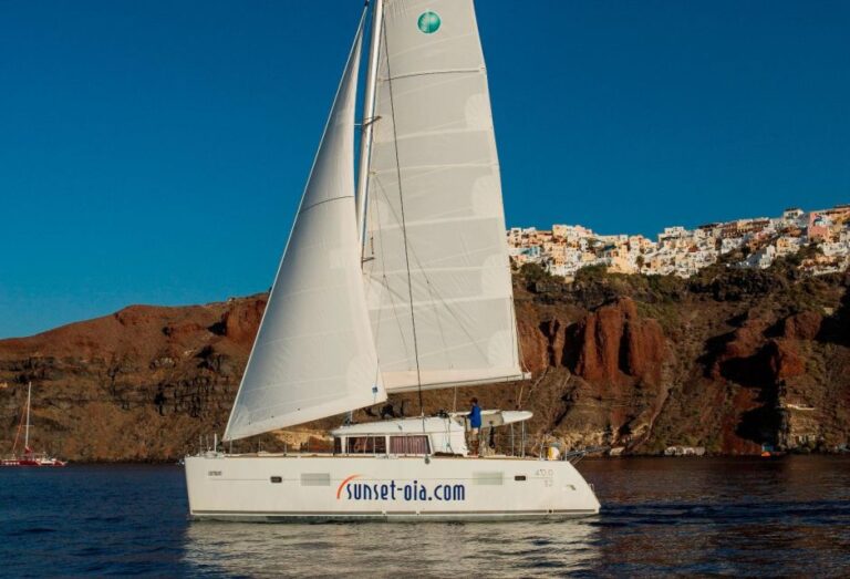 Santorini:Private Catamaran Tour With BBQ & Unlimited Drinks