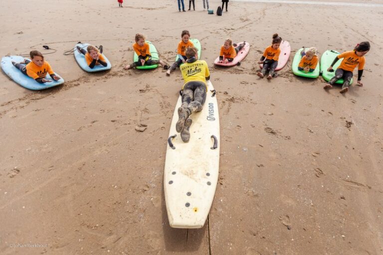 Scheveningen Beach: 1,5-Hour Surf Experience for Kids