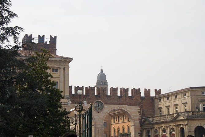 Verona City Sightseeing Walking Tour of Must-See Sites With Local Guide - Tour Highlights