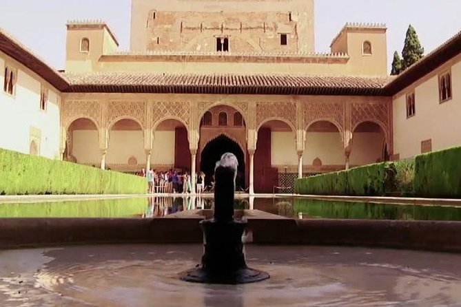 Alhambra Palace and Albaicin Tour With Skip the Line Tickets From Seville - Alhambra Palace Highlights