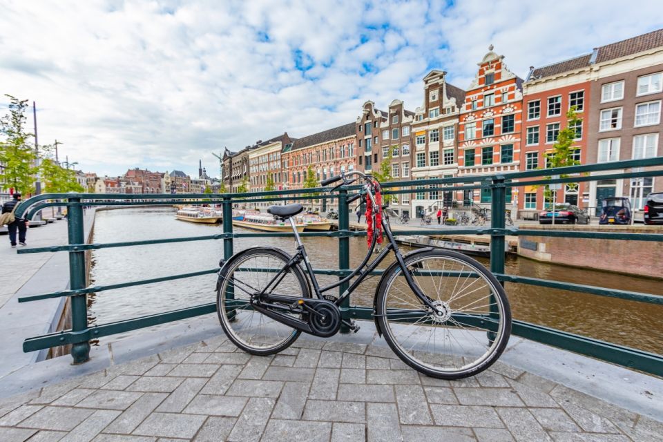 Amsterdam: Insta-Perfect Walk With a Local - Experience Highlights