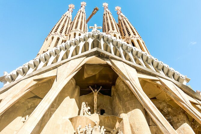 Best of Barcelona: Sagrada Familia, Park Guell, Montjuic & Gothic - Exploring Park Guell