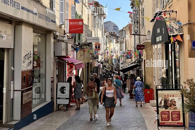 Discover the Old Streets, Monuments and Markets in Marseille. - Iconic Monuments