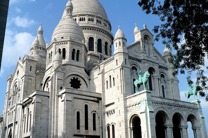 Family Escape Game With Kids and Teens in the Sacré-Coeur - Team Building Activities