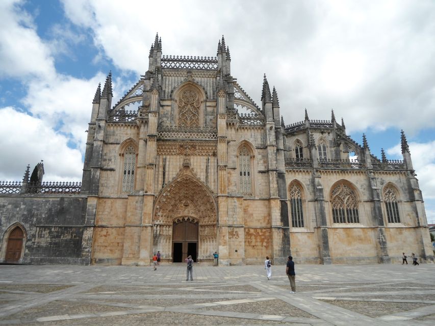 Fátima, Batalha, Alcobaça, Nazaré and Óbidos Private Tour - Itinerary Highlights