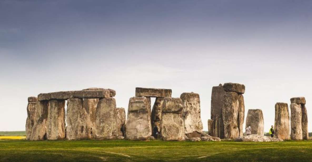 From Bristol: Stonehenge and Cotswold Villages Day Tour - Itinerary