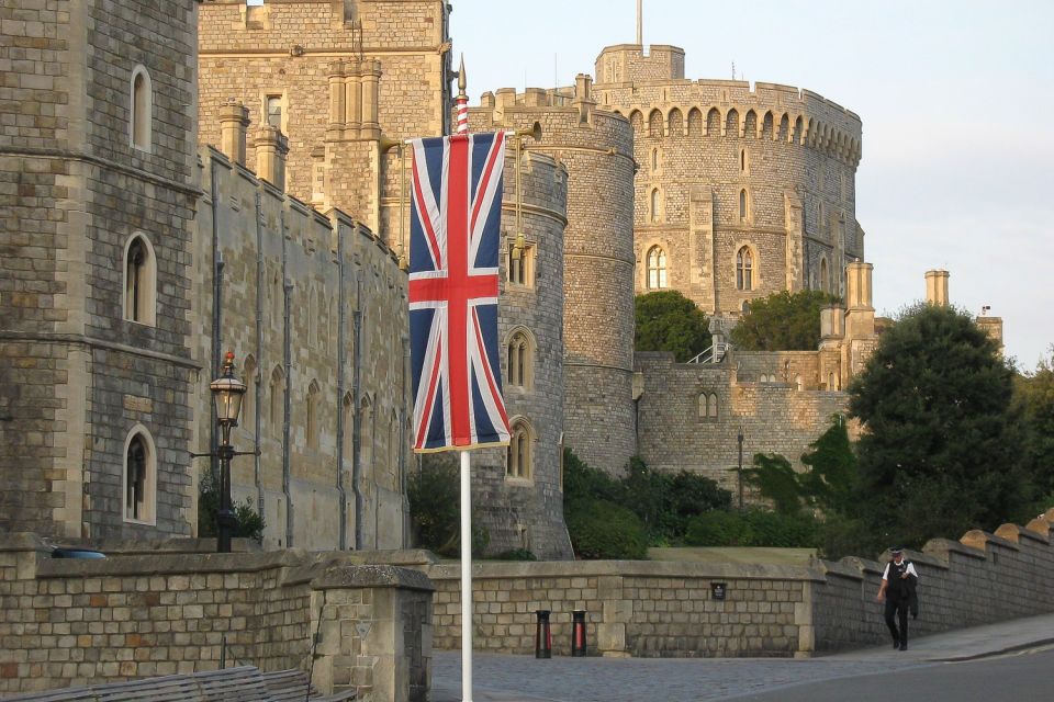 From London: Stonehenge, Windsor, and Bath Small Group Tour - Tour Experience