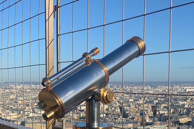 Guided Tour to the Top of the Eiffel Tower - Booking a Guided Tour