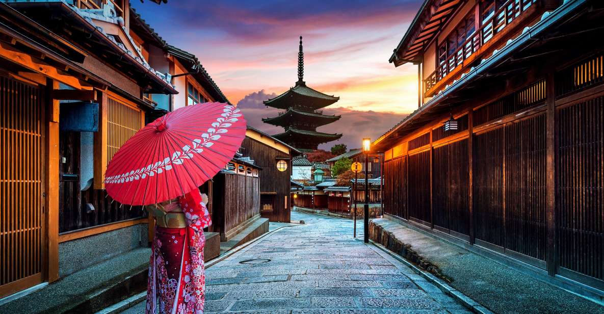 Kyoto: Gion District Guided Walking Tour at Night With Snack - Tour Highlights