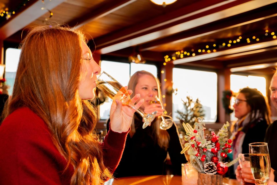 NYC: Manhattan Skyline Brunch Cruise With a Drink - Experience Highlights