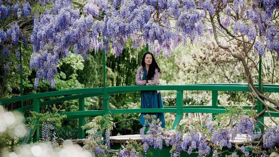 Paris: Transport and Visit Giverny Claude Monet 7 People - Location and Transport