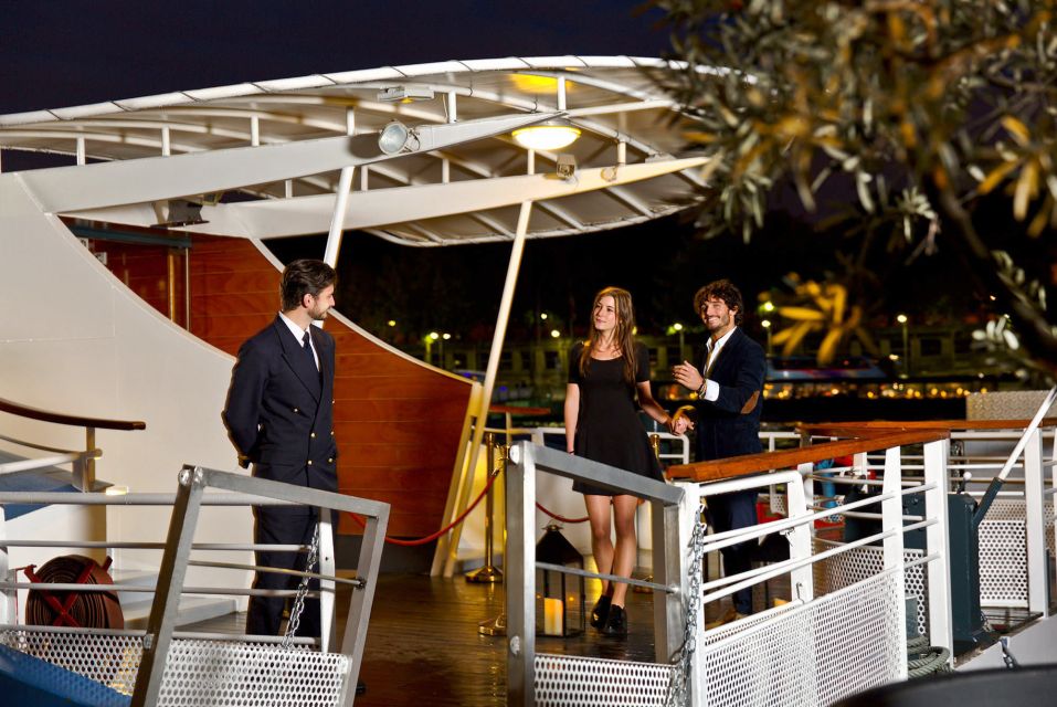 Paris: Valentine Day Dinner Cruise on the Seine River - Activity Duration and Reviews
