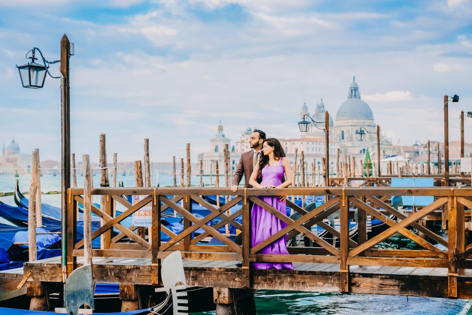 Photo Shoot With a Professional Photographer in Venice - Languages and Accessibility