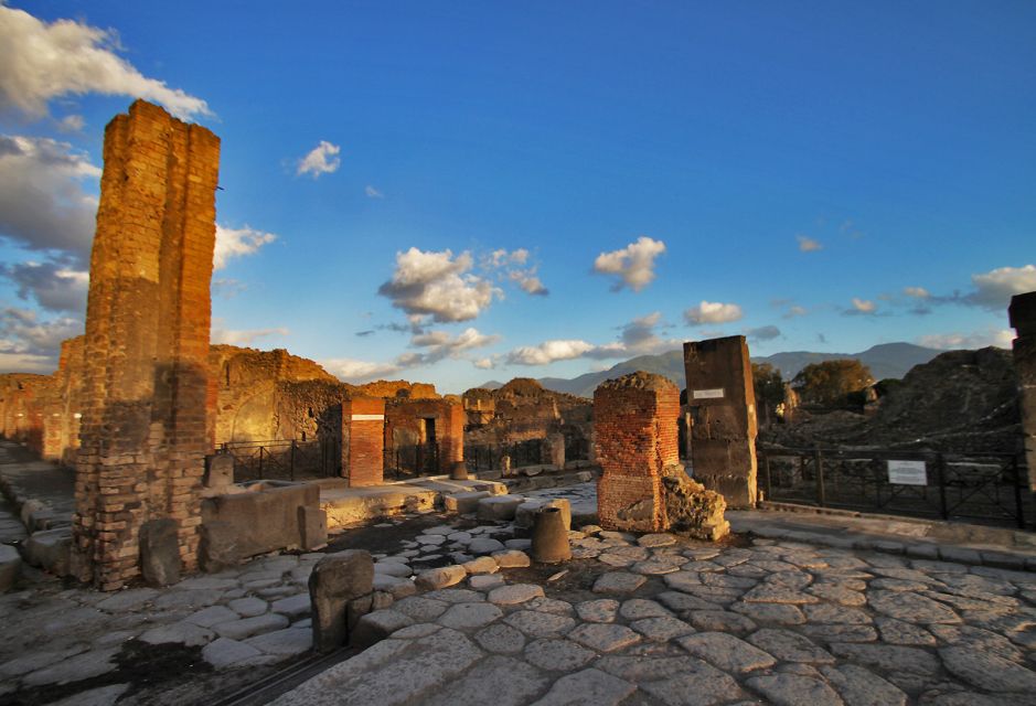 Round-Trip Limousine Transfers From Rome to Pompeii - Booking Information