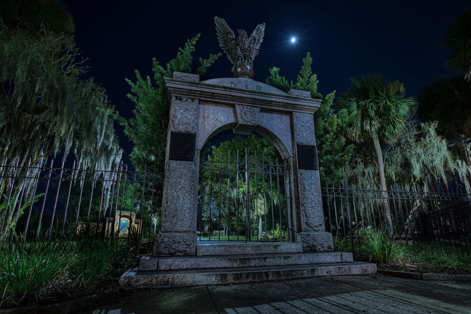 Savannah Outdoor Escape Game: Ghost Hunt - Explore Haunted Savannah Landmarks