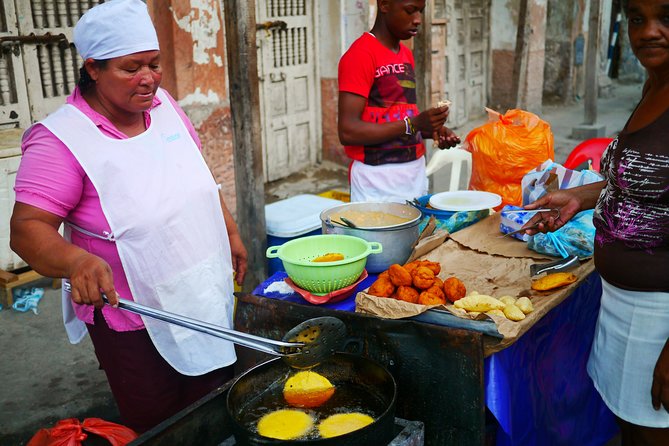 Street Food Tour of Cartagena - Guide Recognition