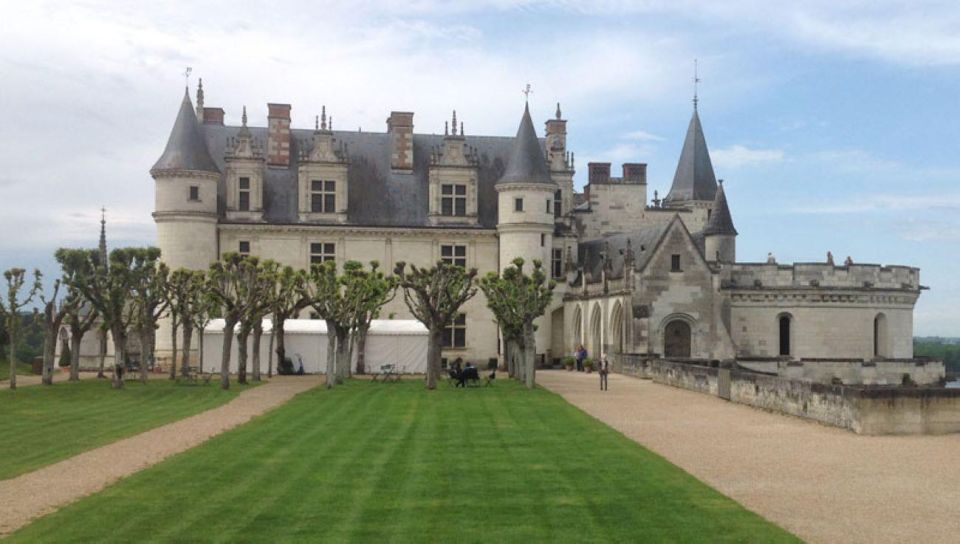 Touraine: Amboise Castle and Clos Lucé Castle Tour - Da Vincis Legacy