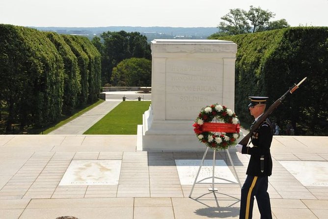 Arlington Cemetery Guided Morning Walking Tour - Guide Performance Highlights