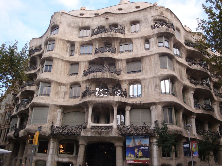 Barcelona: German City Tour From Gaudís Perspective - Important Information