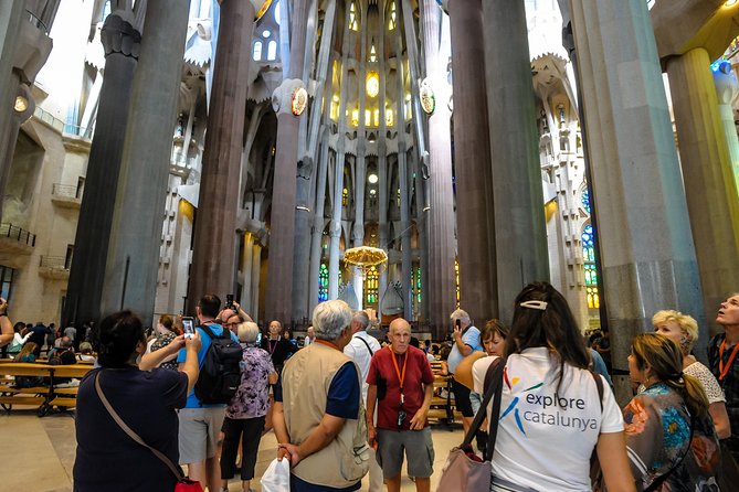 Best of Barcelona & Sagrada Familia Tour With Priority Access - Itinerary Details