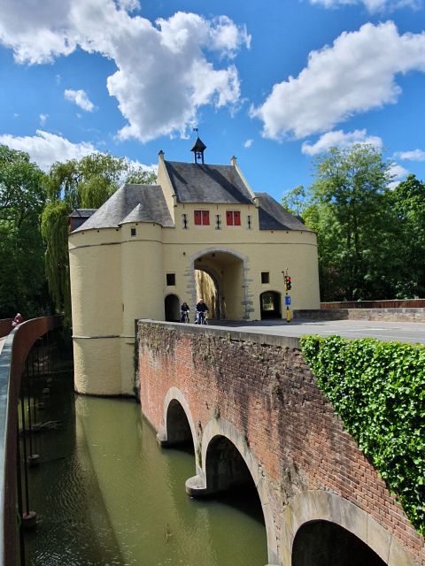 Bruges by Bike With Family and Friends! - Detailed Description