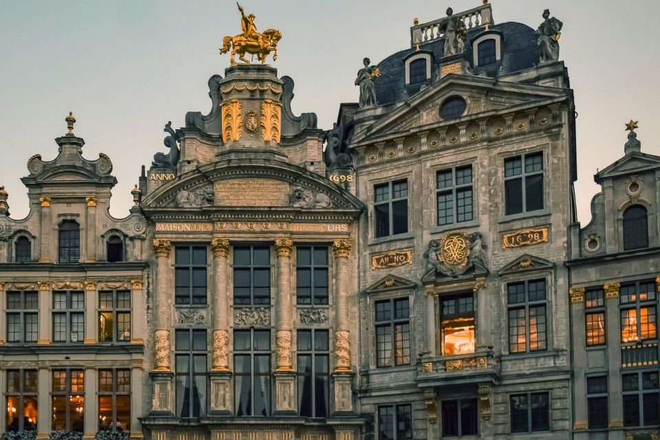 Brussels: First Discovery Walk and Reading Walking Tour - Tour Description