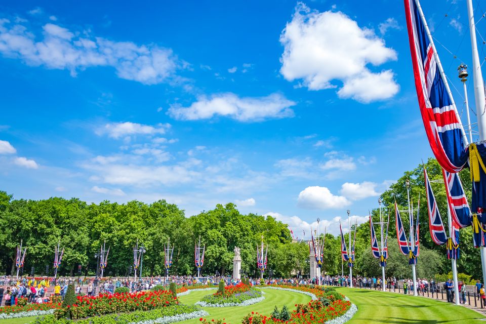 Buckingham Palace Exterior and Royal History Private Tour - Tour Description