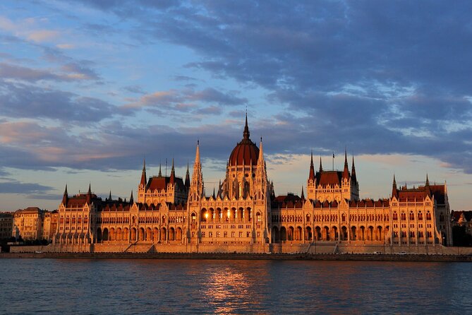Budapest Small-Group Day Trip From Vienna With Local Guide - Group Size and Dynamics